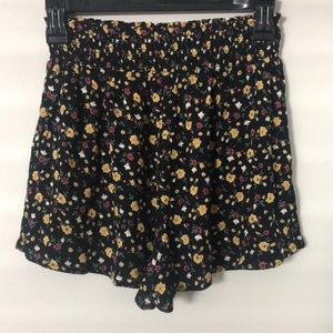 Ecoté size small flowery shorts